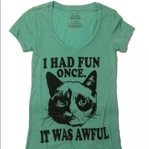 Women’s Grumpy cat shirt